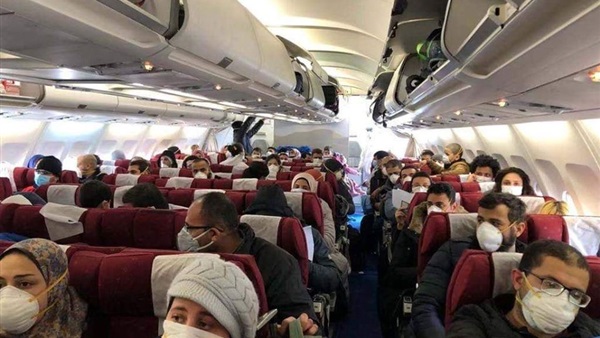 طائرة مصرية لإجلاء المصريين من الصين