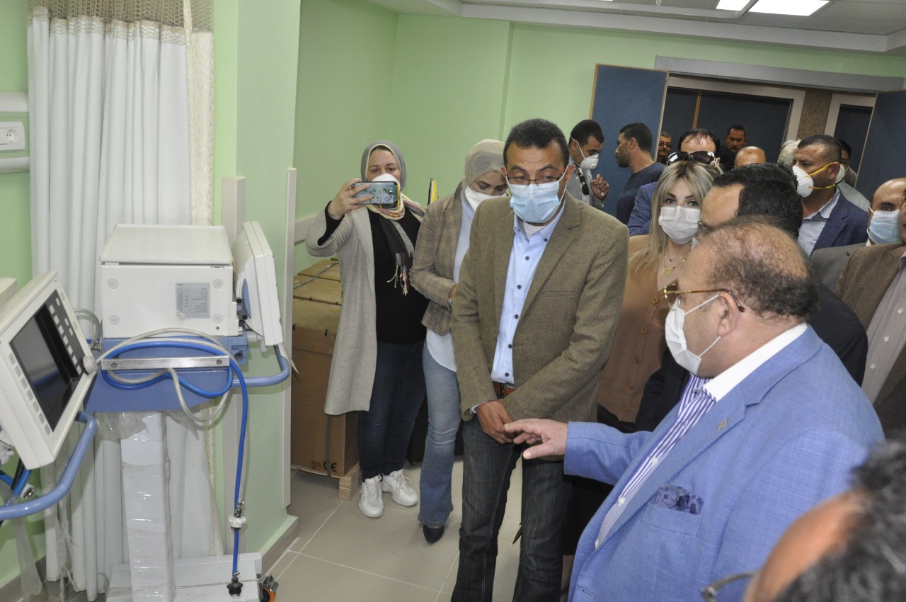 حسن راتب يزور مستشفى العريش ويقدم مساعدات طبية لمواجهة كورونا  (5)
