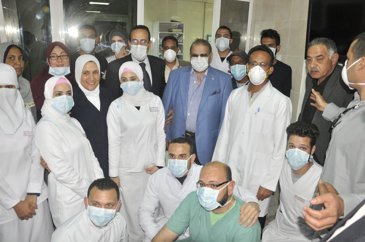 حسن راتب يزور مستشفى العريش ويقدم مساعدات طبية لمواجهة كورونا  (29)
