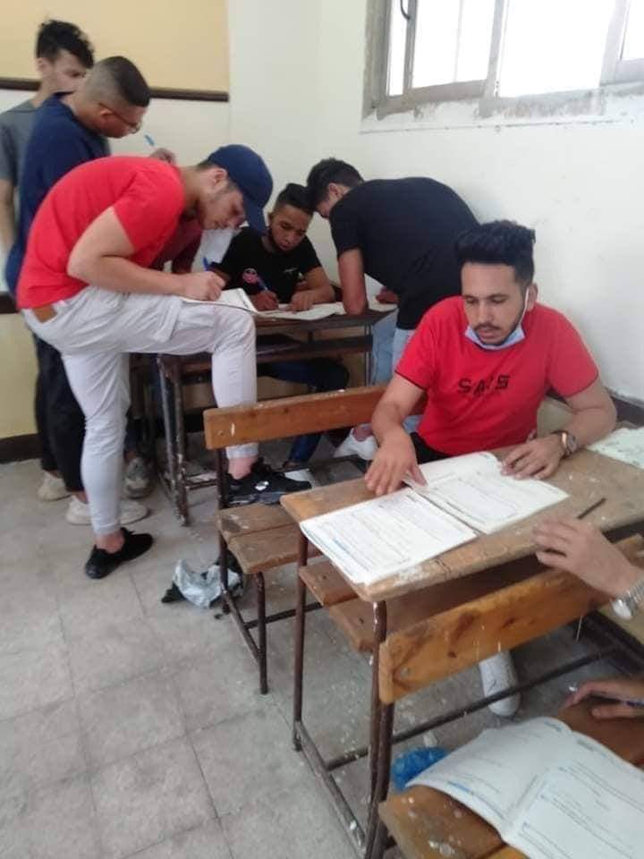 غش جماعي في امتحان العربي ثانوية عامة 2020