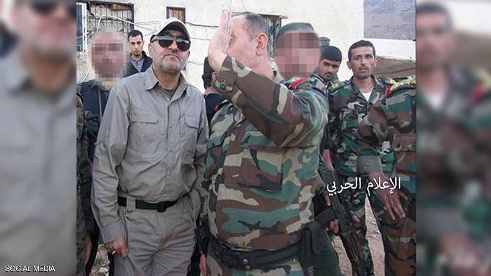 بدر الدين برفقة ضباط في جيش النظام السوري