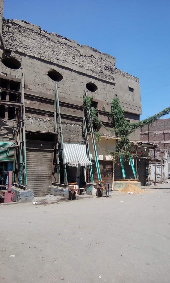 المحلات التجاريه اسفل مسجد عارف باشا