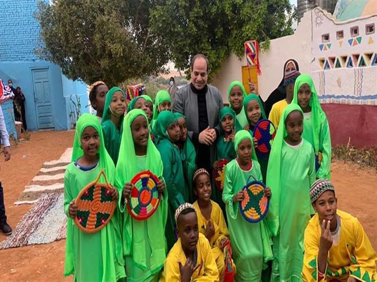 الرئيس وأطفال النوبة الرئيس وأطفال النوبة