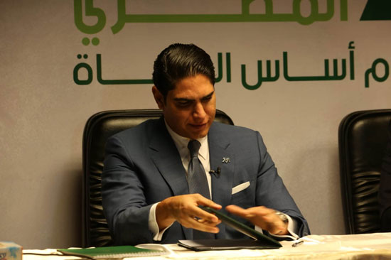 أحمد أبو هشيمة أثناء توقيع بروتوكول تعاون مع بنك الطعام المصرى (3)