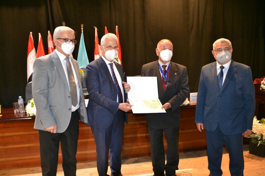 جامعة مصر للعلوم والتكنولوجيا تفوز بالمركز الأول للمرة السابعة فى مؤتمر اتحاد الجامعات العربية  (2)