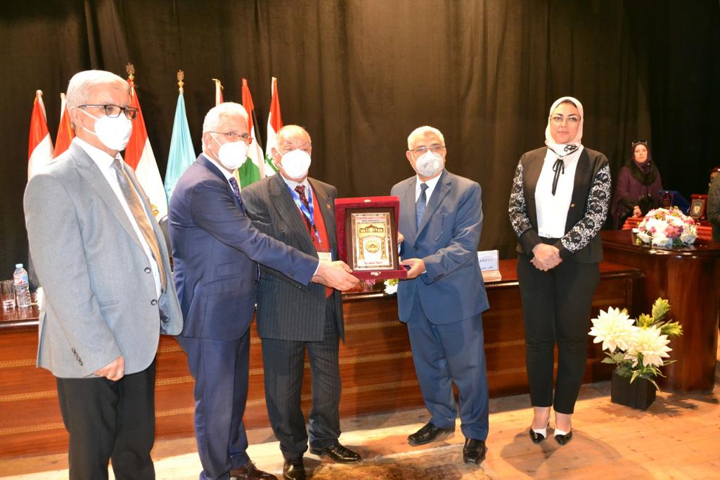 جامعة مصر للعلوم والتكنولوجيا تفوز بالمركز الأول للمرة السابعة فى مؤتمر اتحاد الجامعات العربية