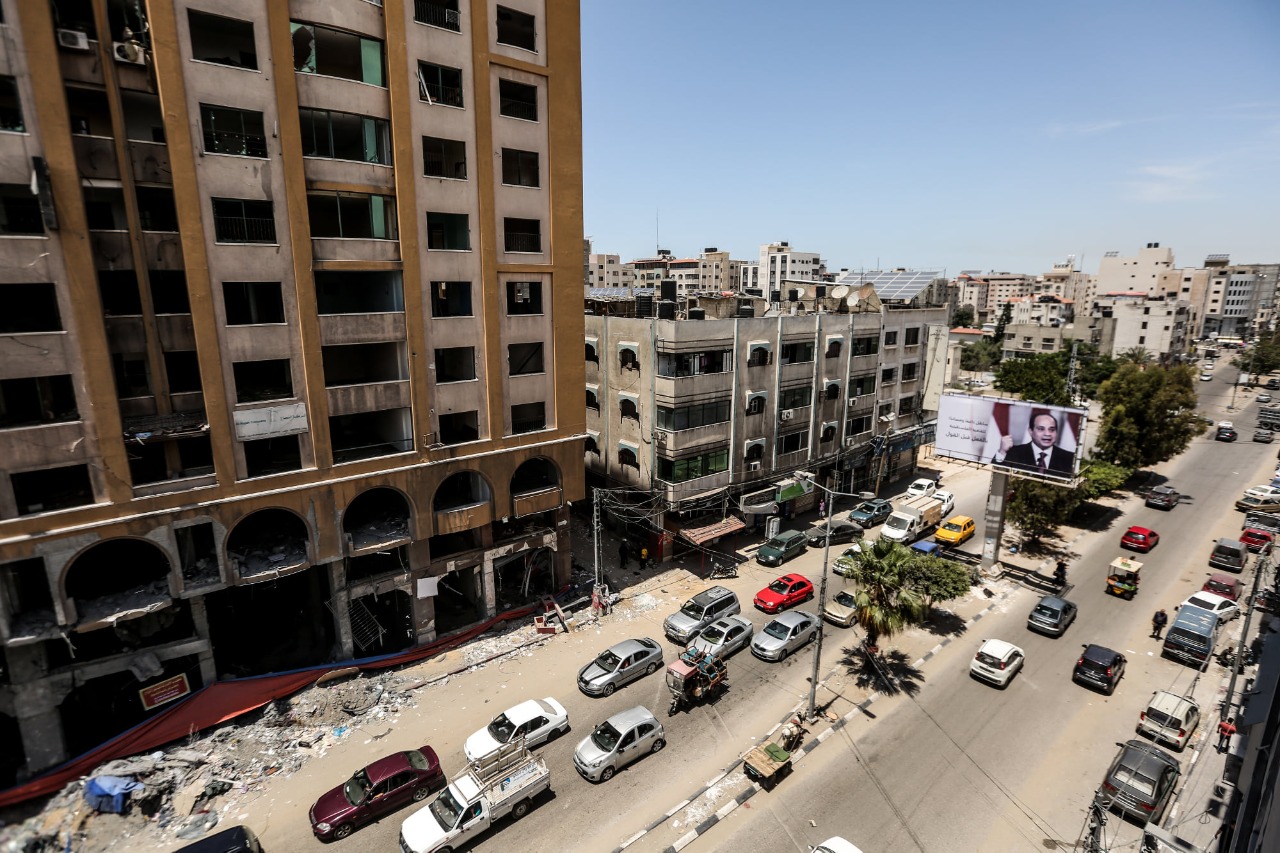 343801-الفلسطينيون-يحتفون-بالدور-المصرى-بنشر-صورة-السيسى-فى-غزة