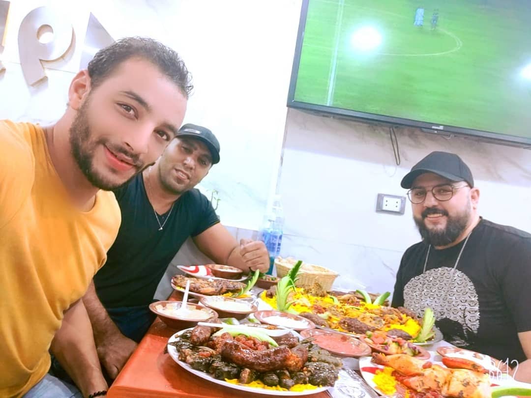 كريم صبري مع أصدقاءه