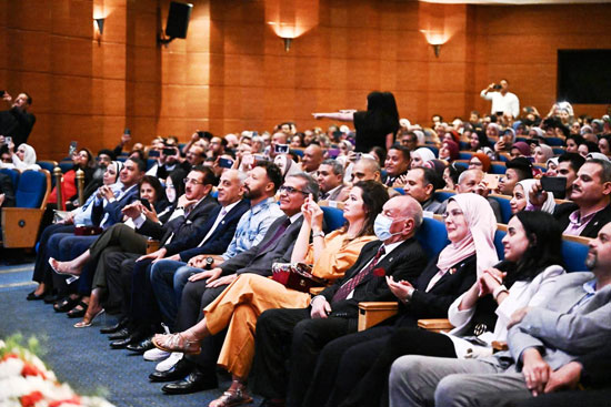 جامعة مصر للعلوم والتكنولوجيا تنظم حفلاً ضخماً لتخريج دفعة جديدة  (12)