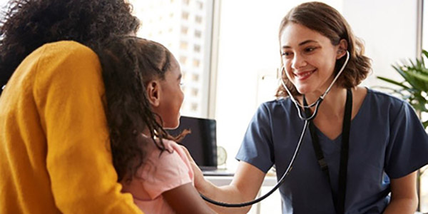 62496-sm-health-practitioner-mother-daughter-600x300