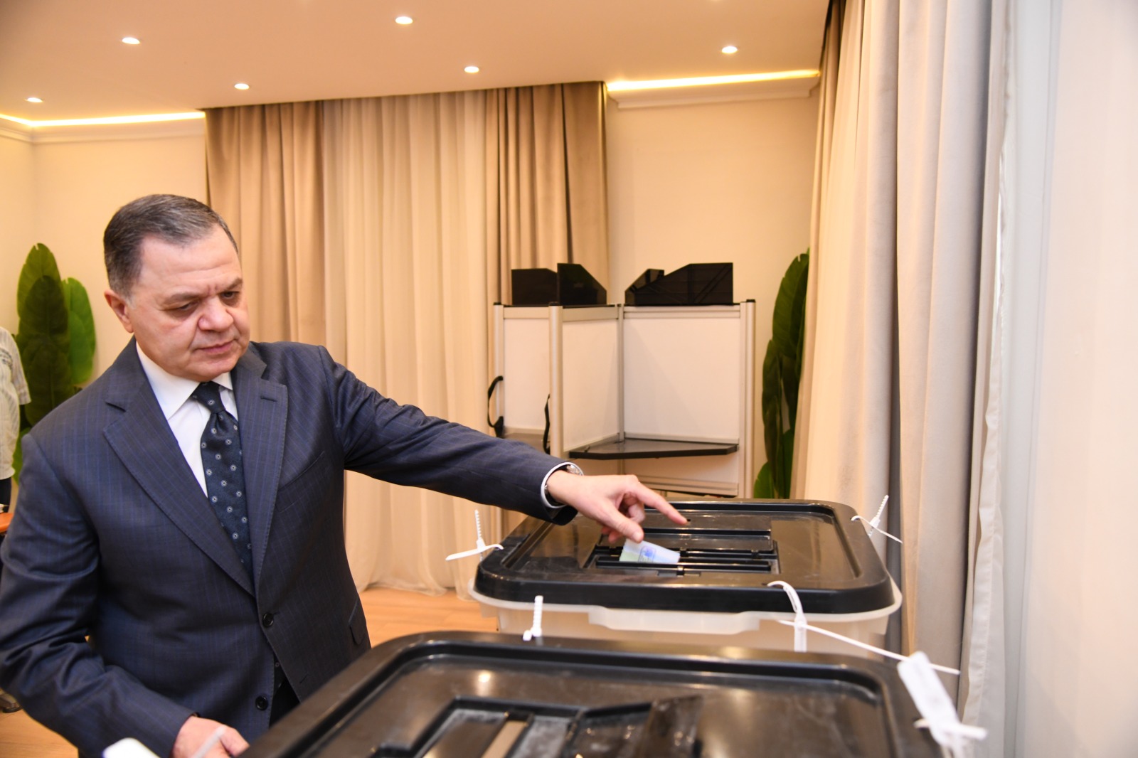 2a69a832-2ef7-4c2d-80b4-64e3b62d1bf4 2a69a832-2ef7-4c2d-80b4-64e3b62d1bf4