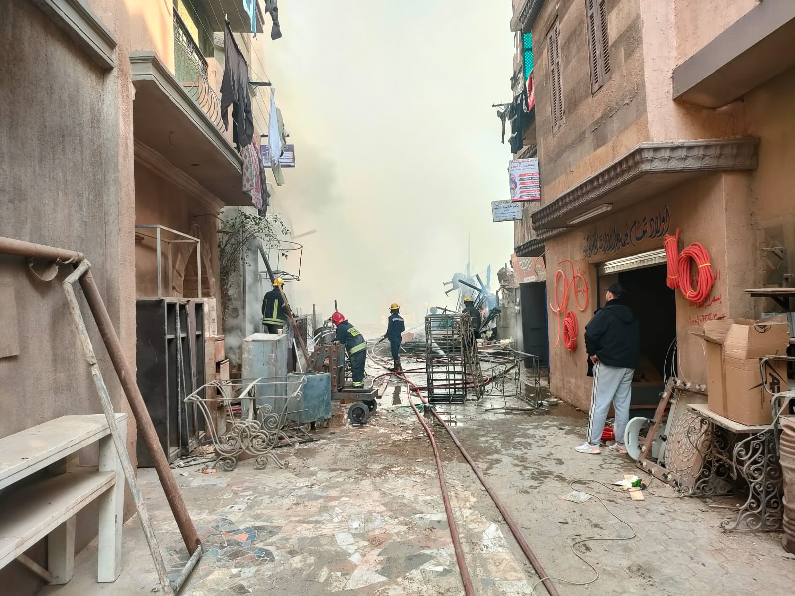 288068-السيطرة-على-حريق-ستوديو-مصر