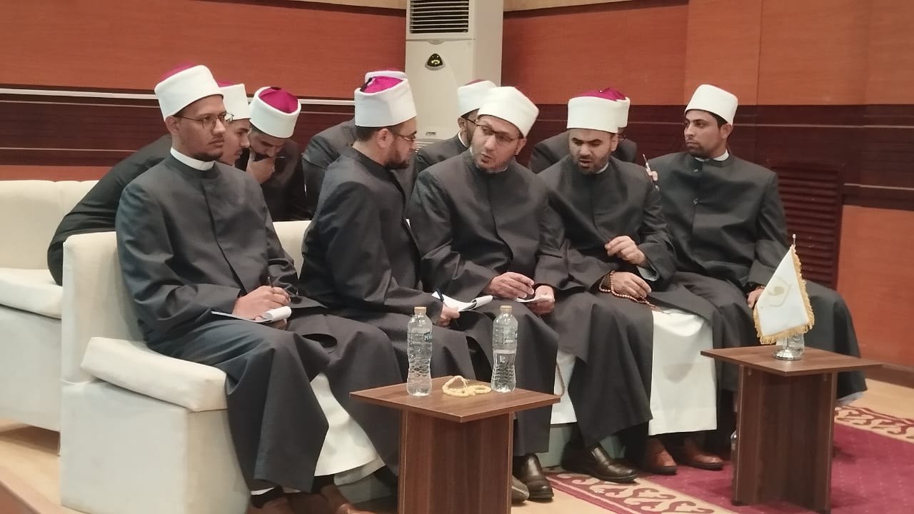 الائمة
