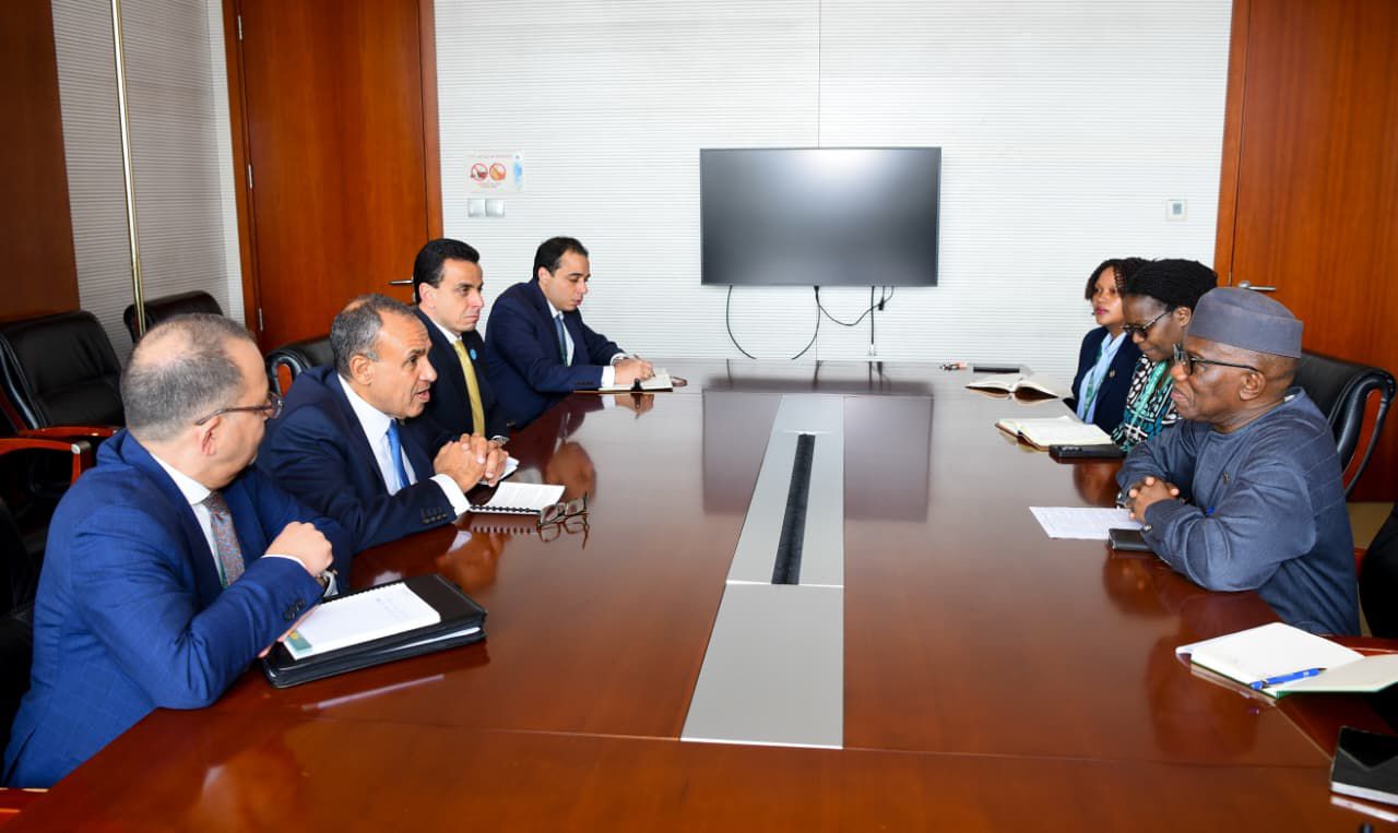 الوزير مع بانكولي أديوي مفوض الشئون السياسية والسلم والأمن بالاتحاد الإفريقي الوزير مع بانكولي أديوي مفوض الشئون السياسية والسلم والأمن بالاتحاد الإفريقي