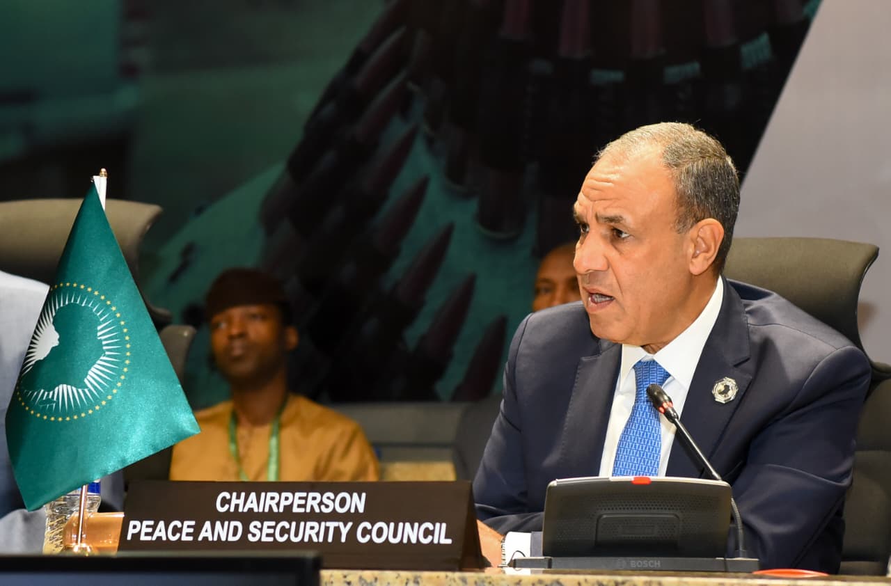 الدكتور بدر عبد العاطى وزير الخارجية خلال جلسة مجلس السلم والأمن الأفريقى الدكتور بدر عبد العاطى وزير الخارجية خلال جلسة مجلس السلم والأمن الأفريقى
