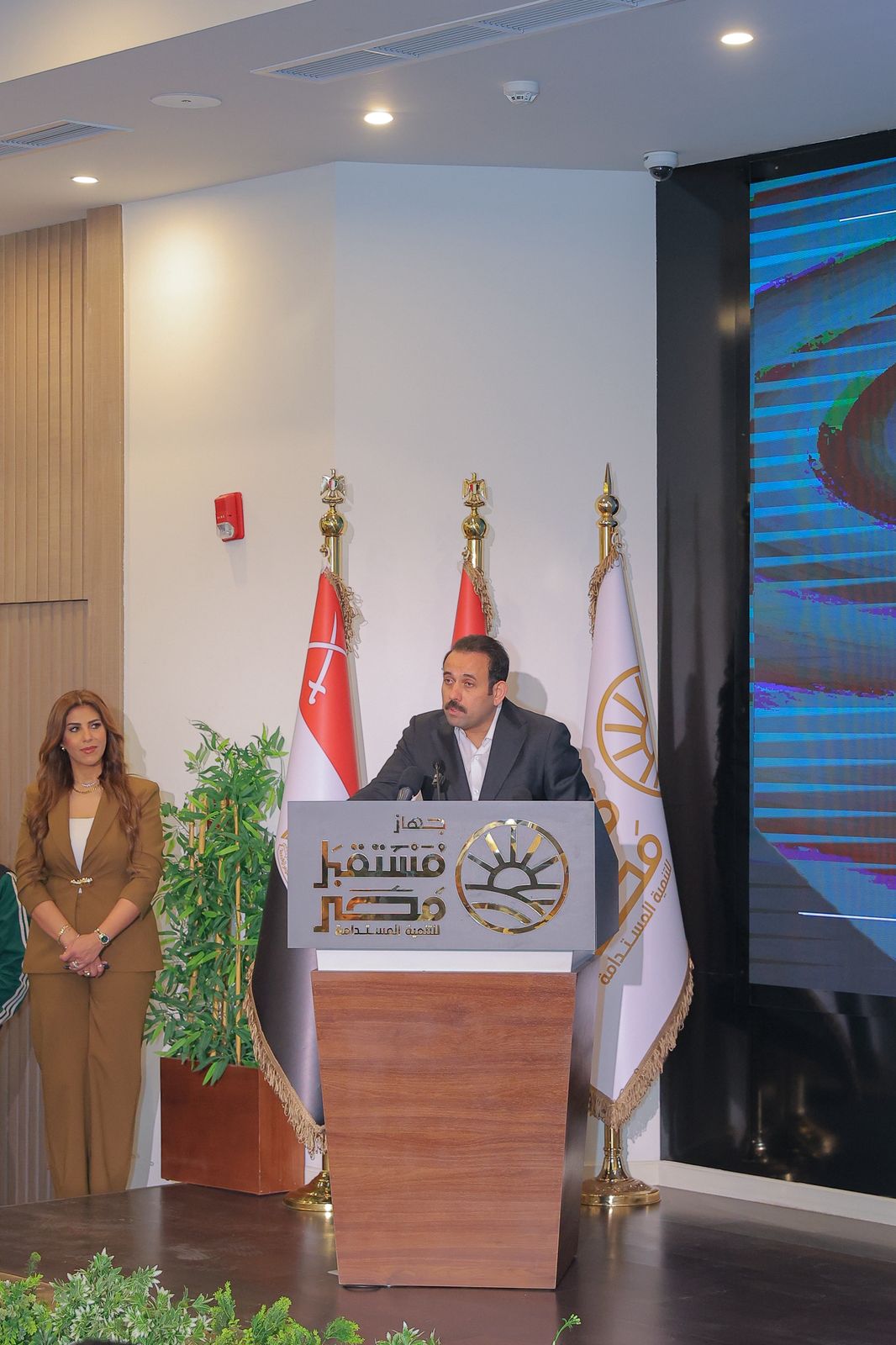 f7b81b45-24e9-4345-b632-f01bff0ab1f0