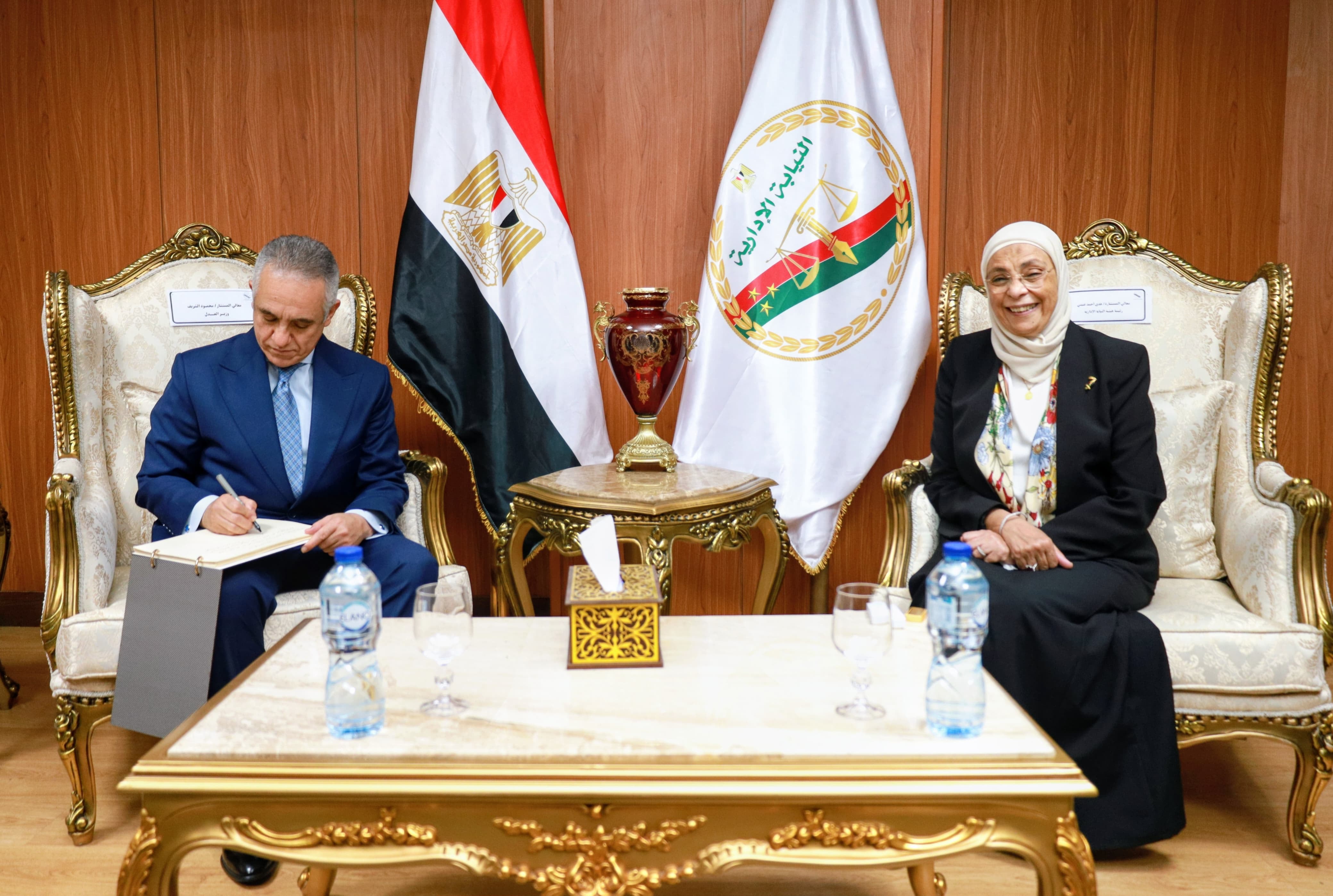 960674-وزير-العدل-يهنئ-رئيسة-هيئة-النيابة-الإدارية-بتولي-منصبها-(3)