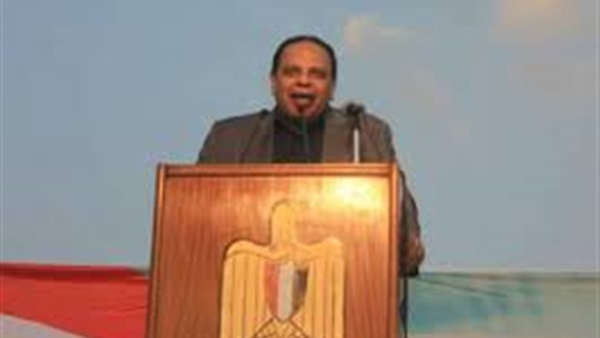 "علاء الاسواني": أعتقد أن هذه الانتخابات تفتقر الي الديموقراطية   