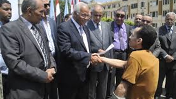 محافظ القاهرة يوزع 50 موتوسيكل مجاناَ لمتحدى الإعاقة   