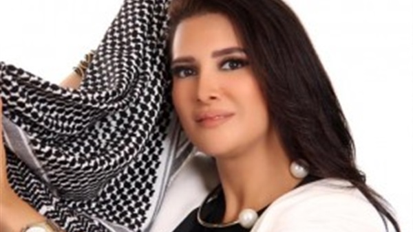 زين عوض سعيدة بنجاح أغنية "كلنا فرح" وتشارك في"بيت القصيد" مع زاهي وهبي   