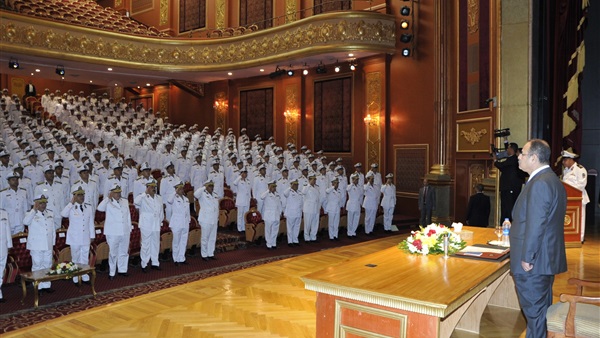 وزير الداخلية يشهد حفل تأهيل أمناء الشرطة لكادر الضباط وزير الداخلية يشهد حفل تأهيل أمناء الشرطة لكادر الضباط
