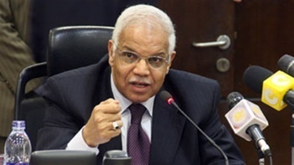 محافظ القاهرة: يعلن شرطًا جديدًا  لإصدار تراخيص المحلات 