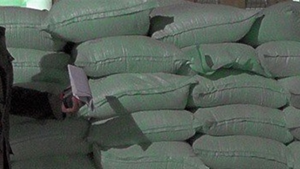 التحفظ على «55» طن دقيق غير مطابق  للمواصفات بالمنيا 