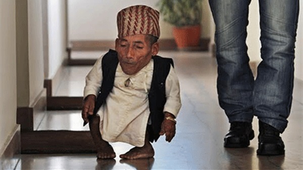 وفاة أقصر رجل في العالم  