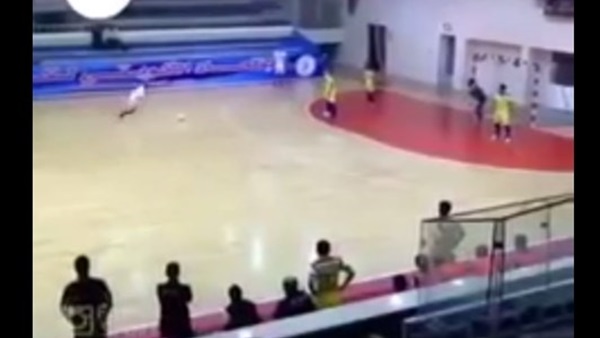 بالفيديو.. ضربة حرة خادعة  