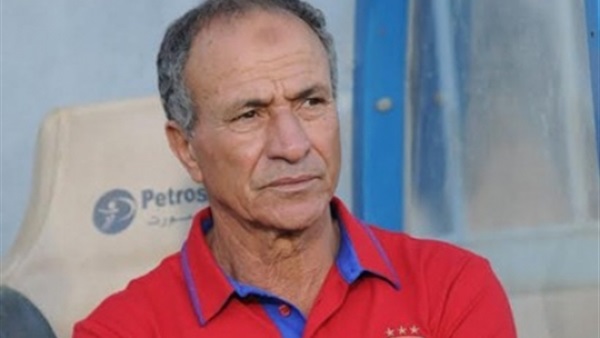 «مبروك» قلِق بشأن مصيره مع الأهلي  