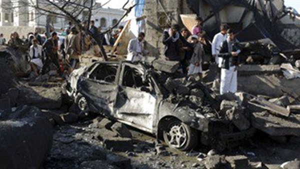 سيارة ملغمة تستهدف تجمعا لميليشيات الحوثى وصالح جنوبى اليمن سيارة ملغمة تستهدف تجمعا لميليشيات الحوثى وصالح جنوبى اليمن