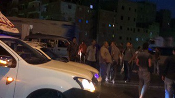شلل مرورى بالدائري بعد قطع أهالي المريوطية للطريق شلل مرورى بالدائري بعد قطع أهالي المريوطية للطريق