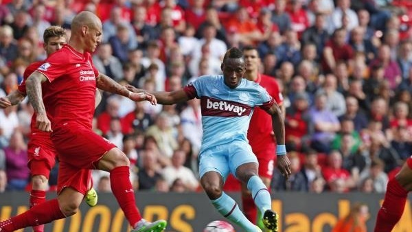 ليفربول يتجرع الهزيمة على ملعبه بثلاثية ليفربول يتجرع الهزيمة على ملعبه بثلاثية