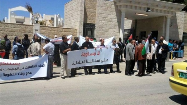 اضراب المعلمين فى غزة يمنع الطلاب من الذهاب إلى مدارسهم اضراب المعلمين فى غزة يمنع الطلاب من الذهاب إلى مدارسهم