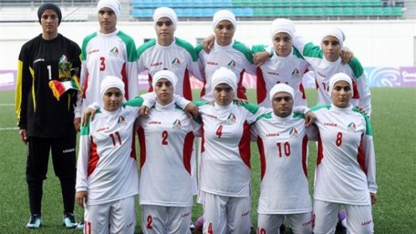 مفاجأة.. 8 لاعبين ذكور في منتخب إيران للسيدات مفاجأة.. 8 لاعبين ذكور في منتخب إيران للسيدات