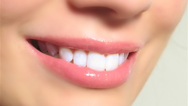 10 أطعمة تتسبب في اصفرار أسنانك 10 أطعمة تتسبب في اصفرار أسنانك