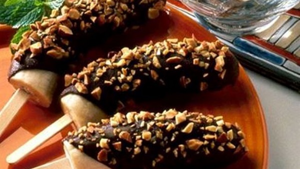 الموز بالشيكولاتة والمكسرات للاطفالك  