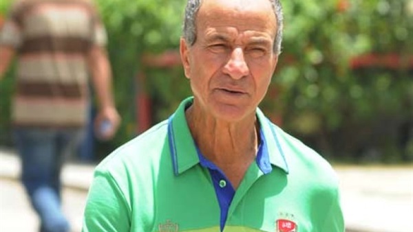 الأهلي يؤكد استمرار مبروك مديرا فنيا للمارد الأحمر الأهلي يؤكد استمرار مبروك مديرا فنيا للمارد الأحمر