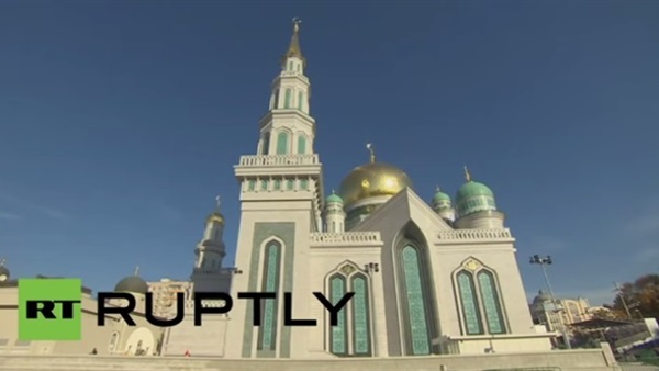 بالفيديو .. بوتين يفتتح مسجد موسكو الكبير يوم عرفة 