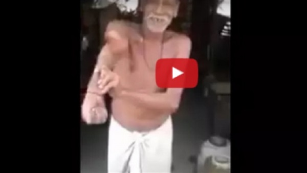 بالفيديو.. الرجل «الكاوتشوك» يشعل «فيس بوك» بمرونة جسمه بالفيديو.. الرجل «الكاوتشوك» يشعل «فيس بوك» بمرونة جسمه