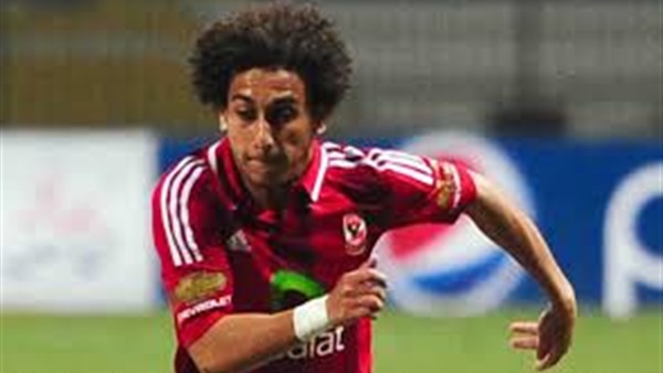 مدافع «الأهلي» يغادر المران مصابا مدافع «الأهلي» يغادر المران مصابا