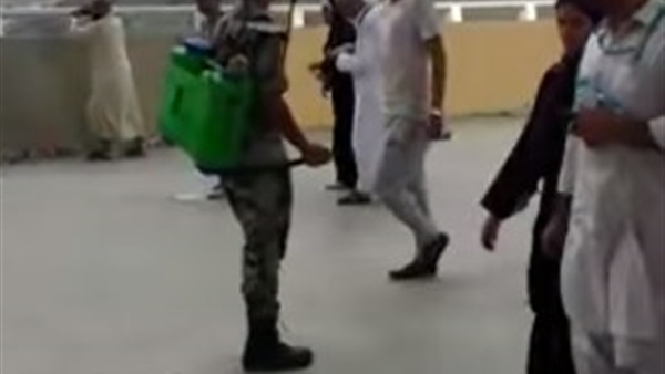 بالفيديو..حاج يوثق فيديو لشهامة رجل أمن سعودي   بالفيديو..حاج يوثق فيديو لشهامة رجل أمن سعودي