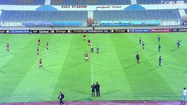الأهلي يتعادل سلبياً مع الملعب المالي في الشوط الأول الأهلي يتعادل سلبياً مع الملعب المالي في الشوط الأول