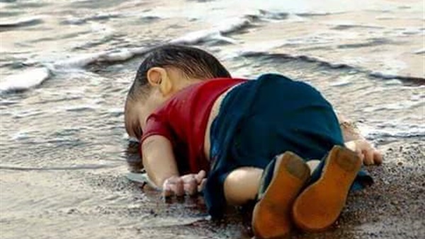 بالفيديو.. والد الطفل السوري الغارق «يروي تفاصيل رحله «شاطئ الموت 