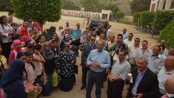 بالصور.. محافظ المنيا يفتتح أول فصل متنقل بالصور.. محافظ المنيا يفتتح أول فصل متنقل