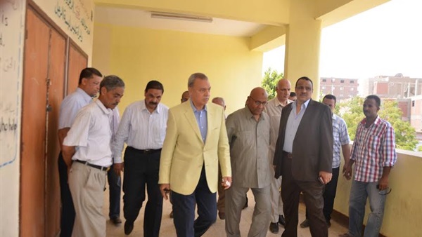 محافظ قنا يقيل مدير إدارة دشنا التعليمية لتدني مستوى النظافة محافظ قنا يقيل مدير إدارة دشنا التعليمية لتدني مستوى النظافة