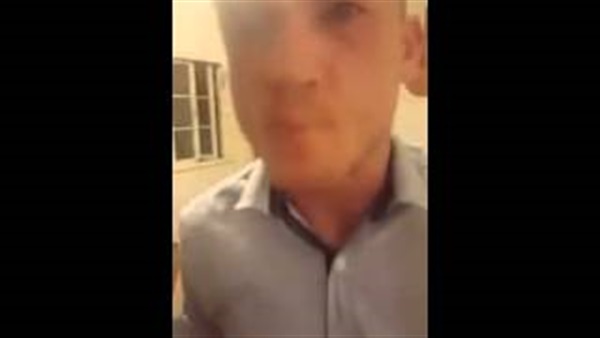 بالفيديو.. شاب يأكل فأر حيا بطريقة بشعة