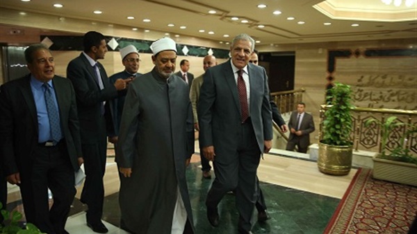 الطيب: «محلب» الجندي المجهول في استكمال «الأزهر التخصصي» الطيب: «محلب» الجندي المجهول في استكمال «الأزهر التخصصي»