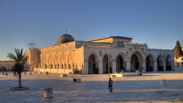 القوات الاسرائيلية تنسحب من الأقصى بعد صراع لثلاثة أيام القوات الاسرائيلية تنسحب من الأقصى بعد صراع لثلاثة أيام