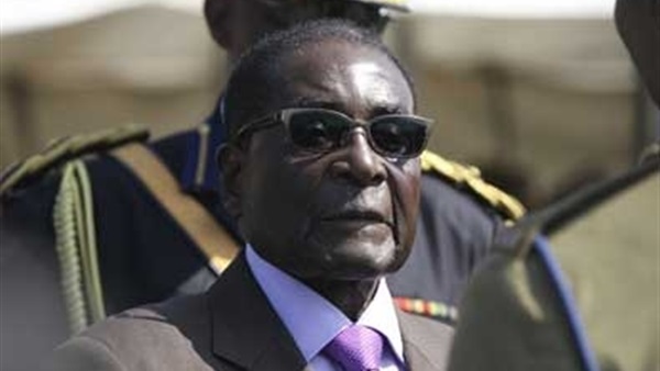 الرئيس الزيمبابوي يعود إلى بلاده بعد عطلة بالخارج